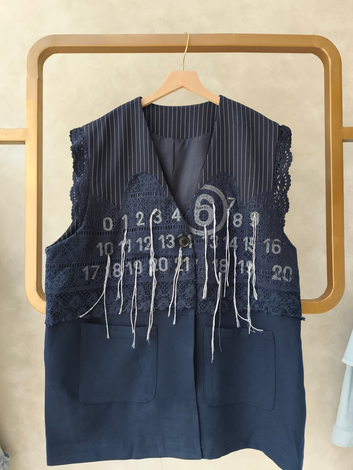 CLOTHES 7076