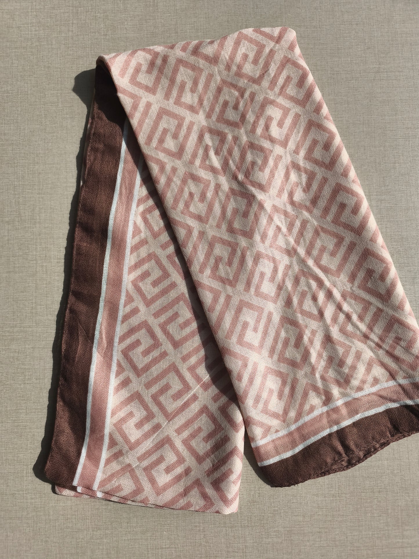 SCARF F1001
